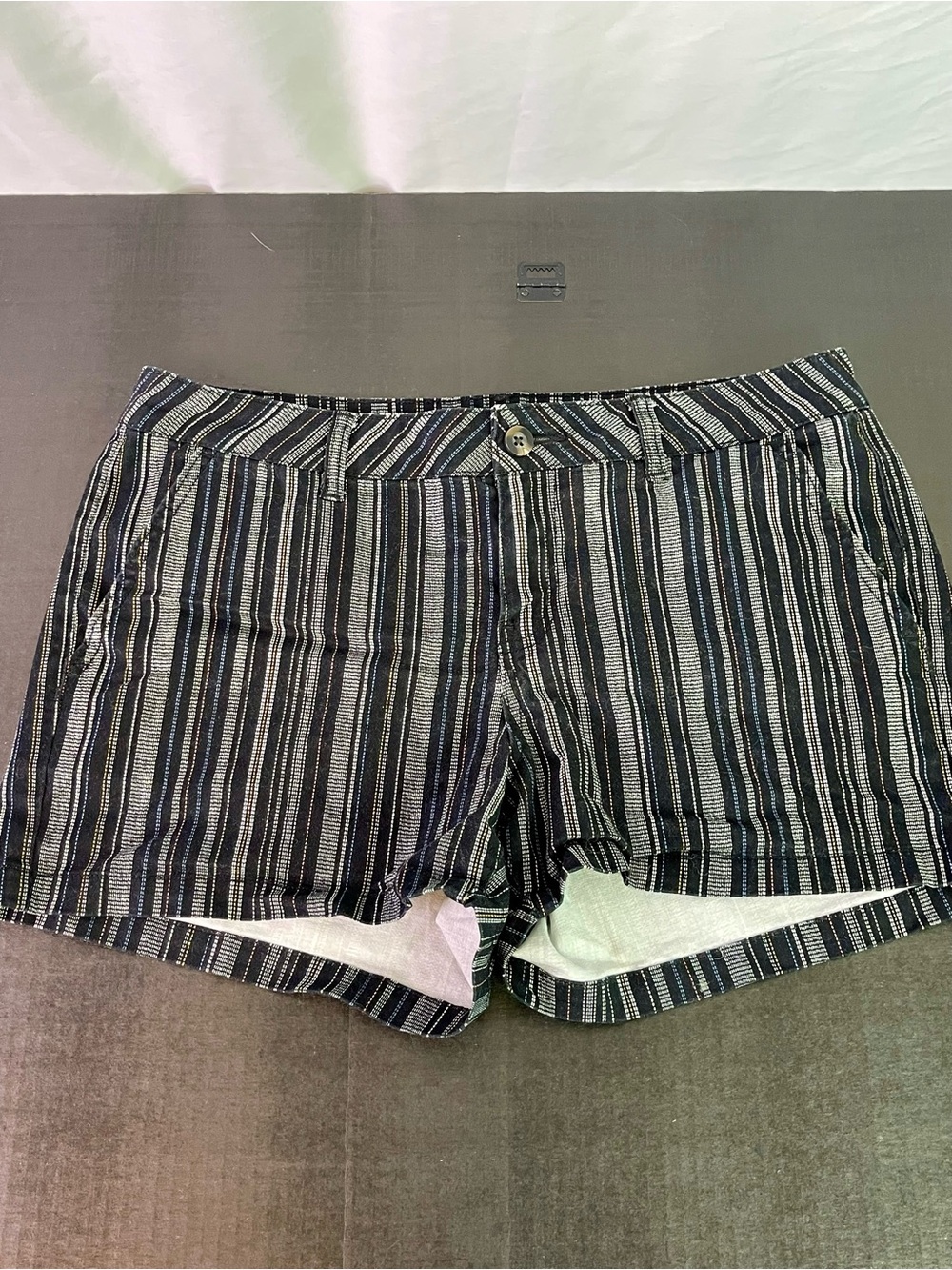 a.n.a Twill Vertical Stripe Mid-Riss Women's Shorts Size 8